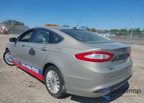 2016 Ford Fusion Se Phev z USA, uszkodzony, nr VIN 3FA6P0PU9GR101553